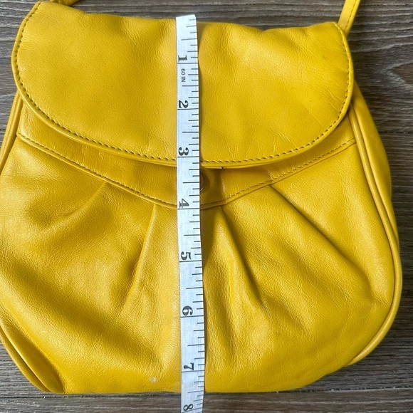 Vintage 1960s 100% Genuine Leather Yellow Crossbody Bag - Picture 6 of 7